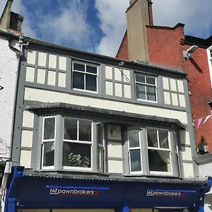 huge-6-bed-apartment-in-darlington-centre.hotels-newcastle-upon-tyne.com/